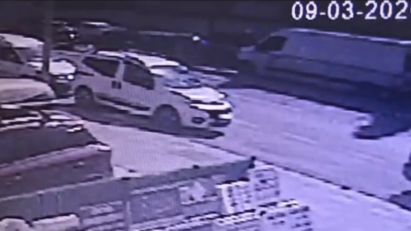 Üsküdar'da Otomobil Takla Attı: Kaza Anı Güvenlik Kamerasında
