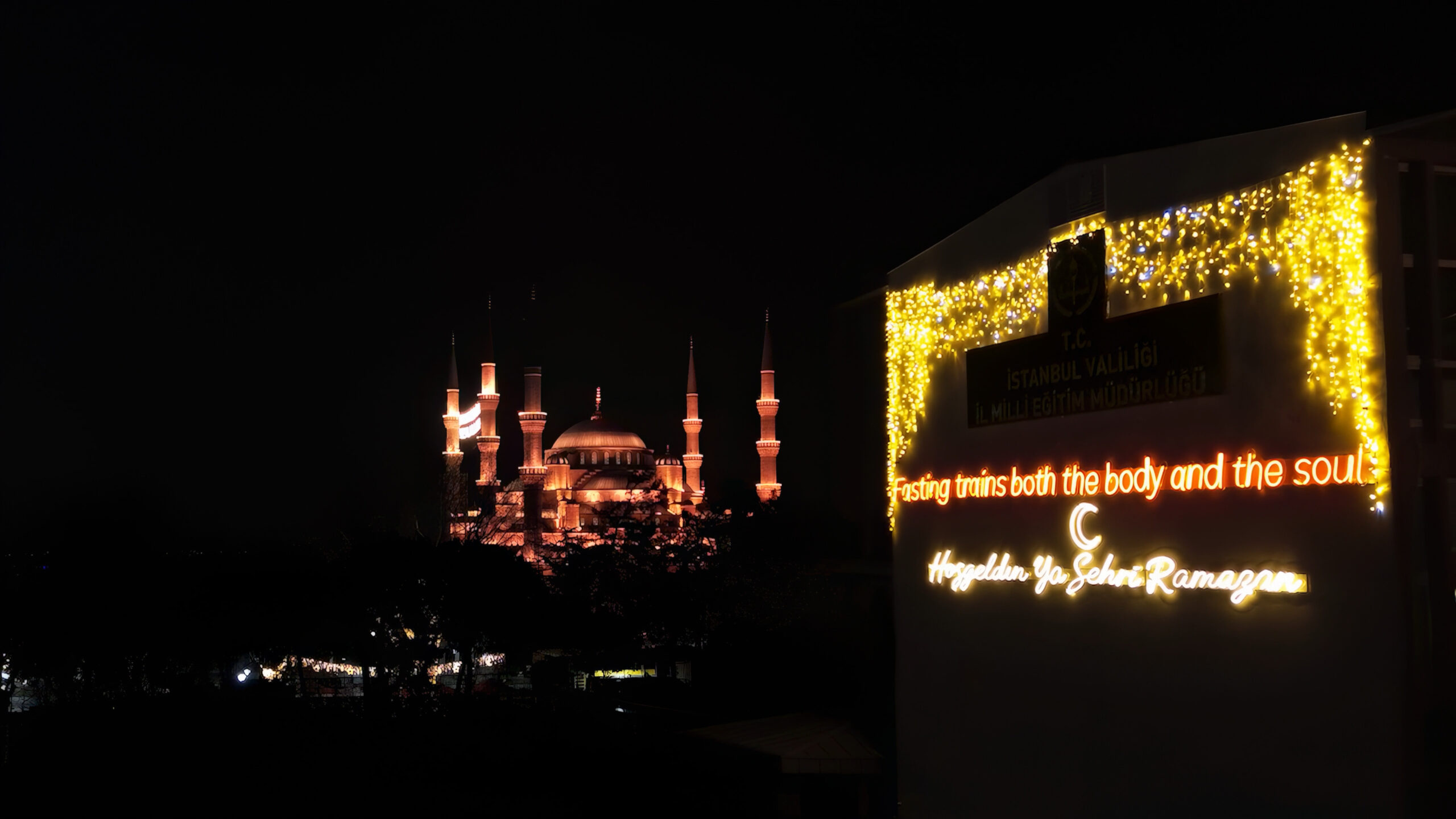 İstanbul Okulları Ramazan İçin Işıldıyor