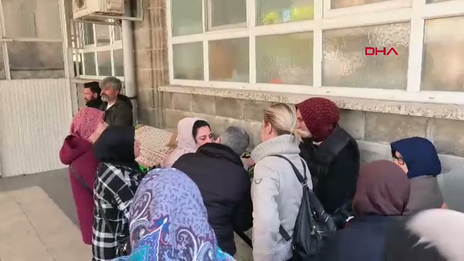 El freni çekilmeyen otomobilin çarptığı 11 yaşındaki Öykü Durgut toprağa verildi