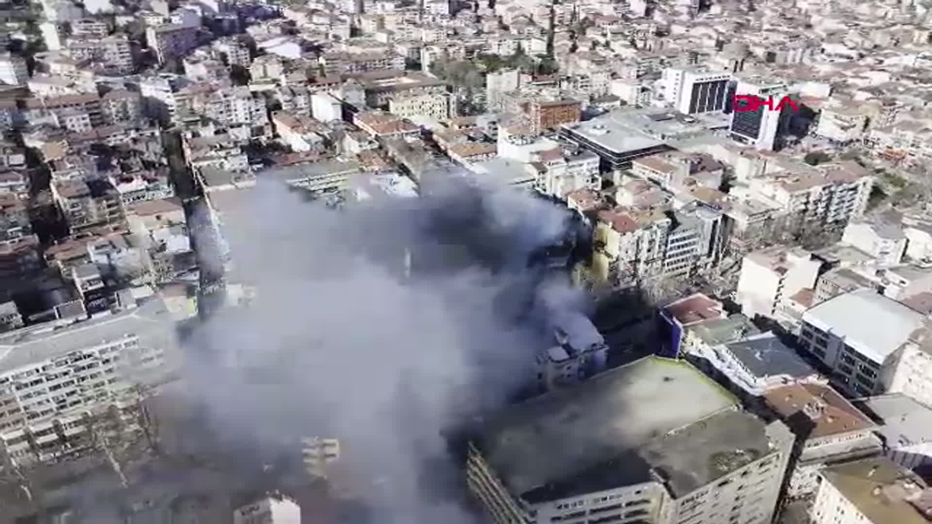 Kocaeli'de İş Merkezinde Yangın Paniği: 2 Kişi Dumandan Etkilendi