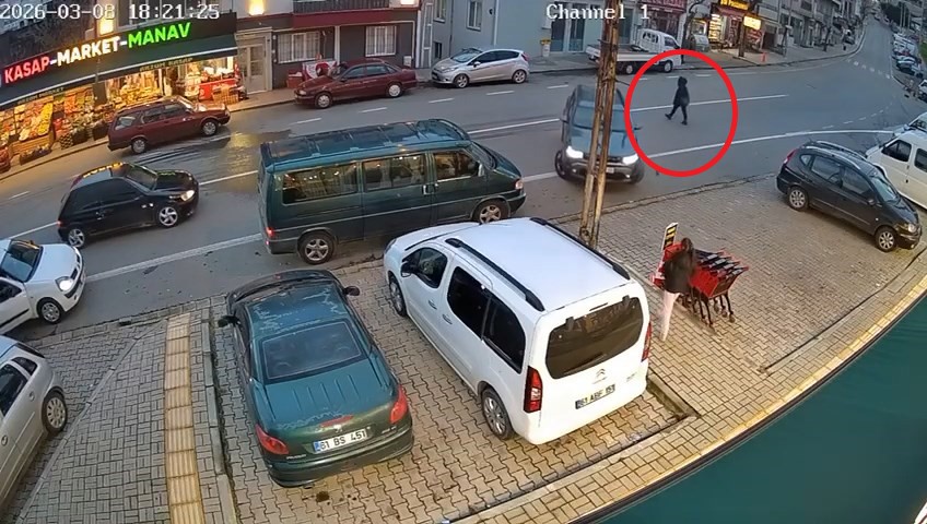 Trabzon'da Otomobilin Çarptığı Yaya Ağır Yaralandı: O Anlar Kamerada