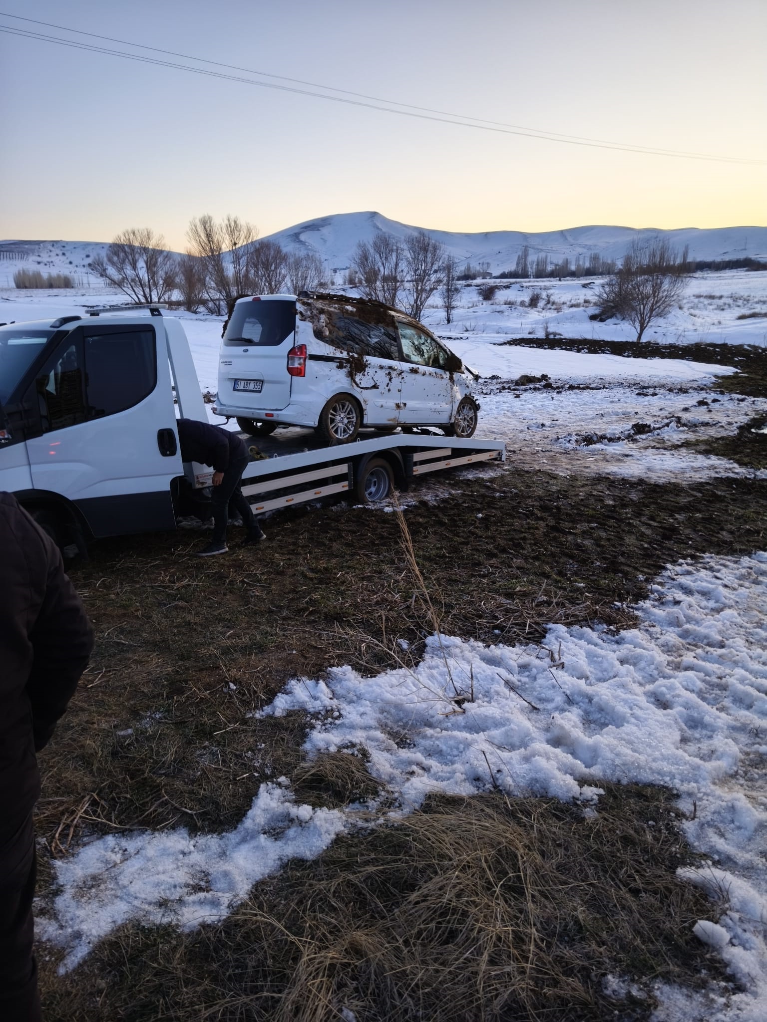 Niğde'de Ticari Araç Takla Attı: 4 Yaralı