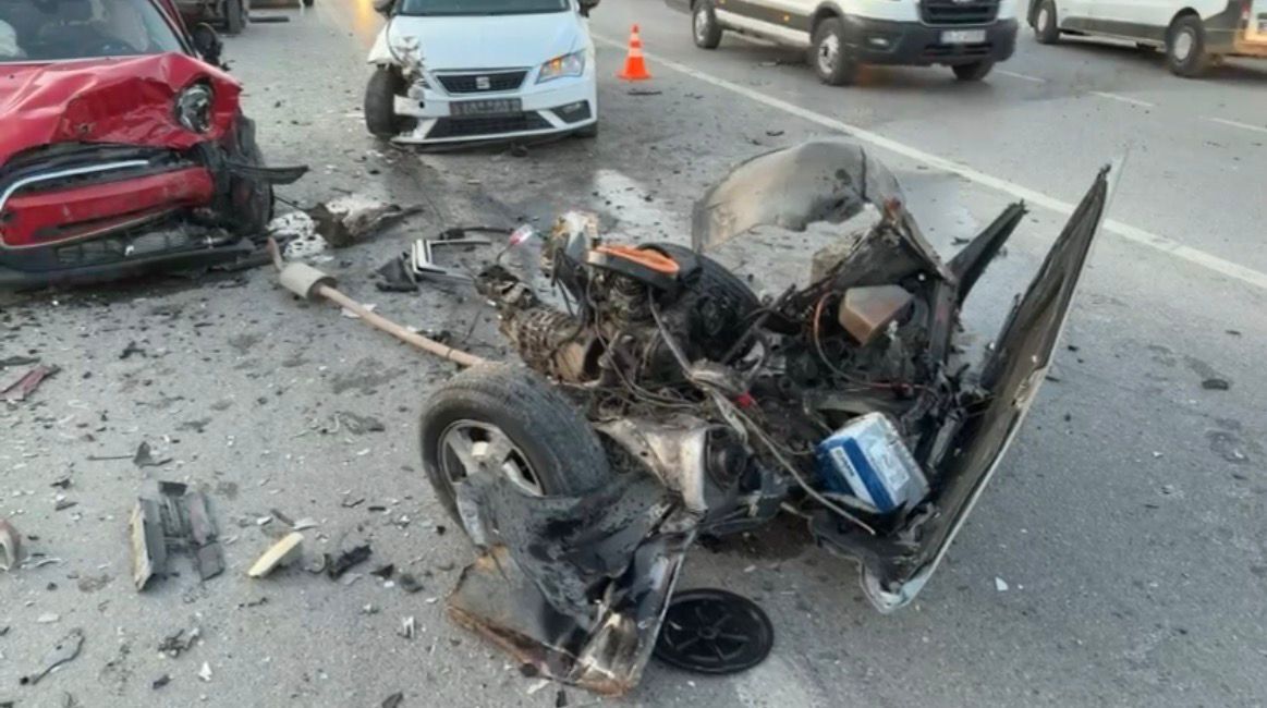 İzmir'de Zincirleme Trafik Kazası: 3 Yaralı