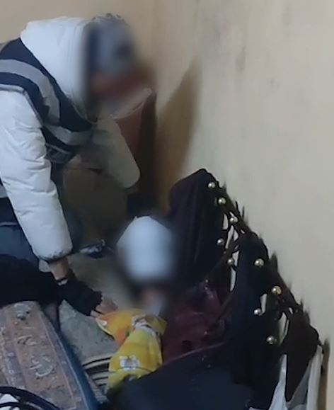Cinsel İstismar Hükümlüsü Halıların Arasında Yakalandı