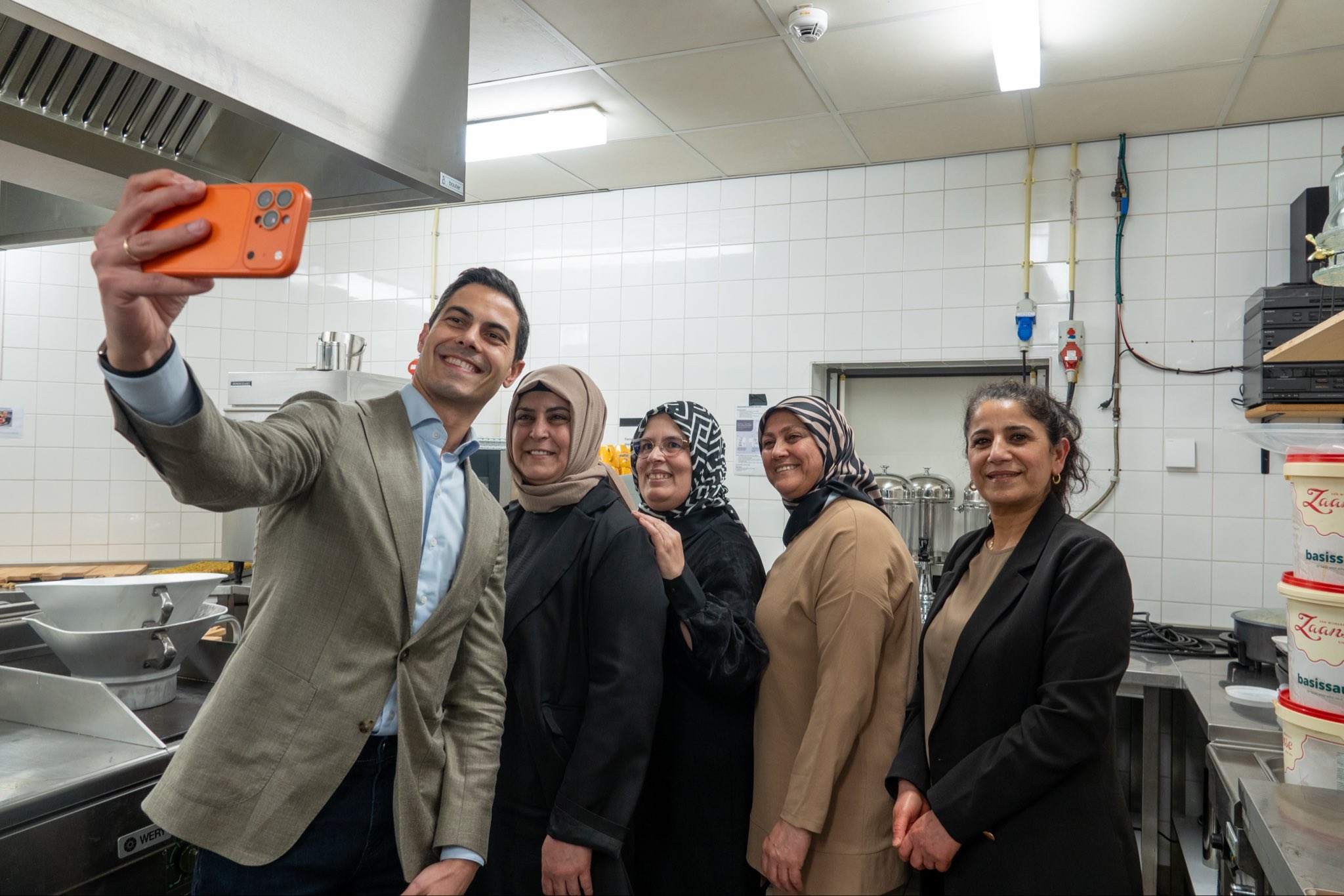 Hollanda Başbakanı Rob Jetten, Gouda'da İftar Yemeğine Katıldı