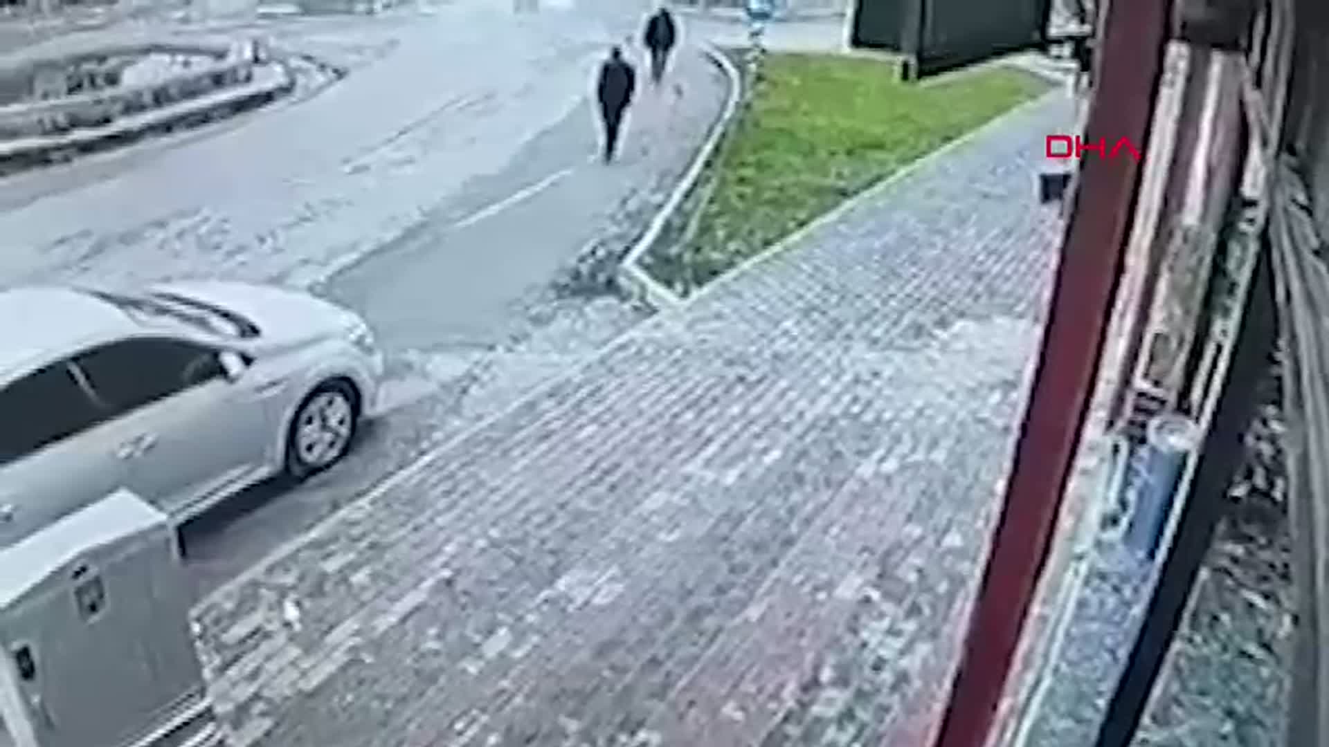 Şırnak'ta Feci Kaza: Otomobilin Çarptığı İki Yaya Yaralandı