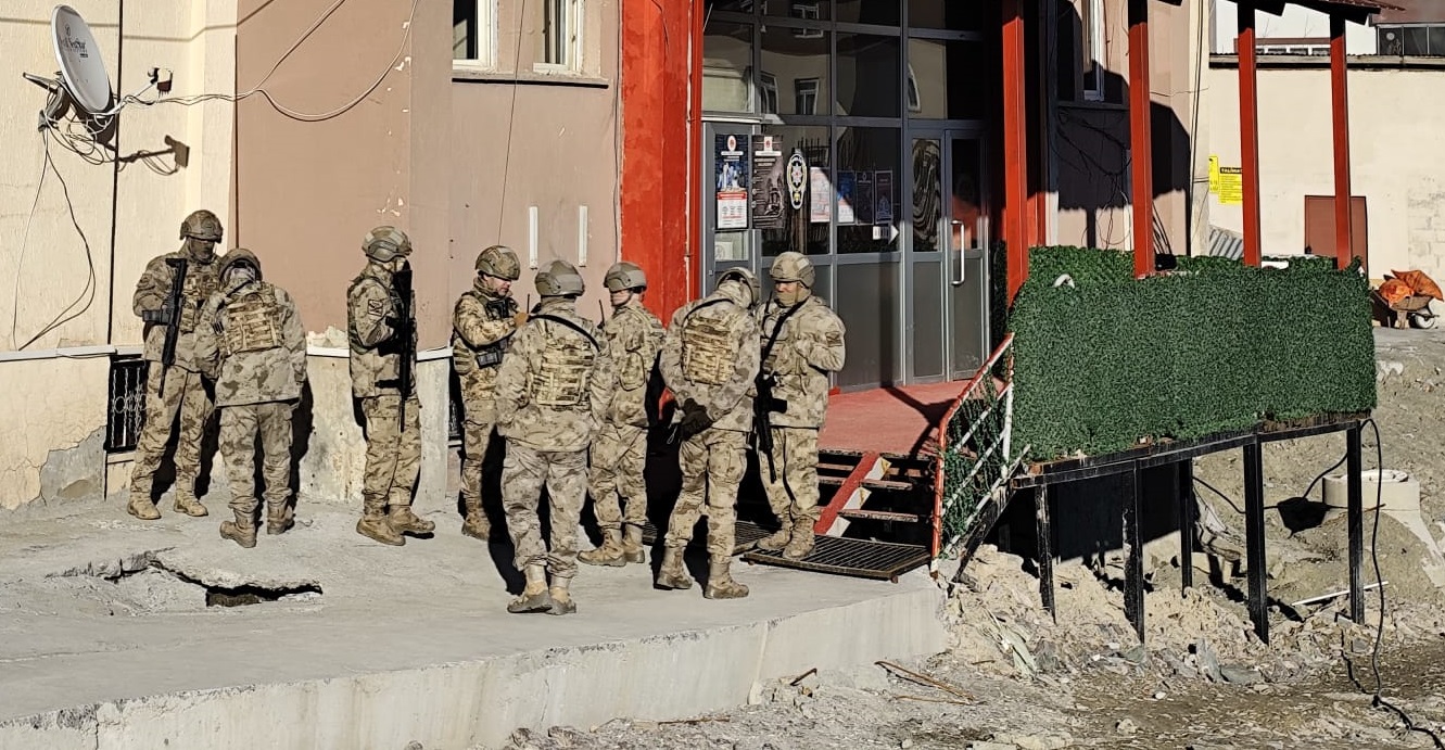 Uyuşturucu Operasyonunda 4 Kişi Tutuklandı, Başkomiserde Aralarında