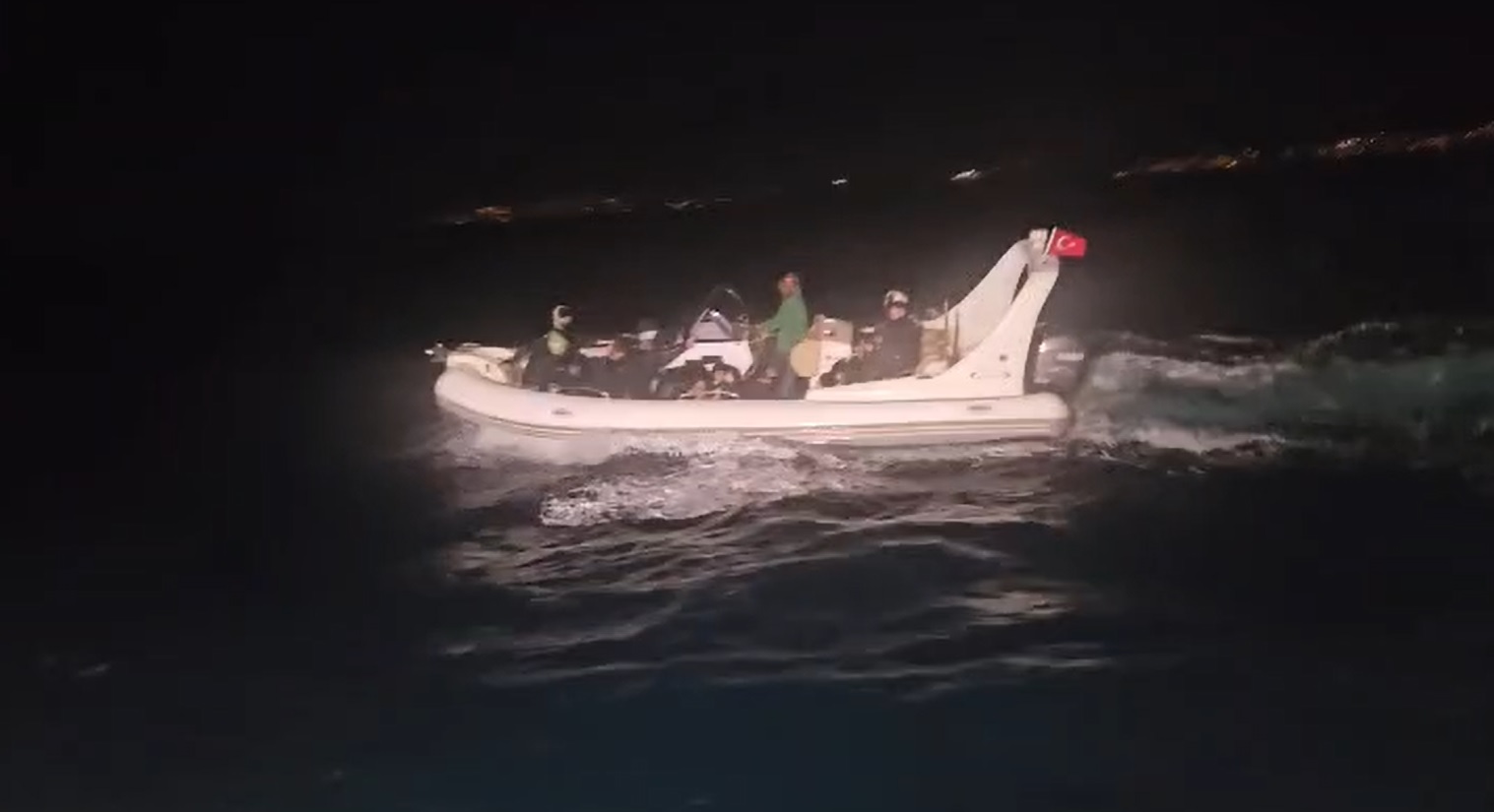 Bodrum'da 21 Kaçak Göçmen ve Bir Kaçakçı Yakalandı