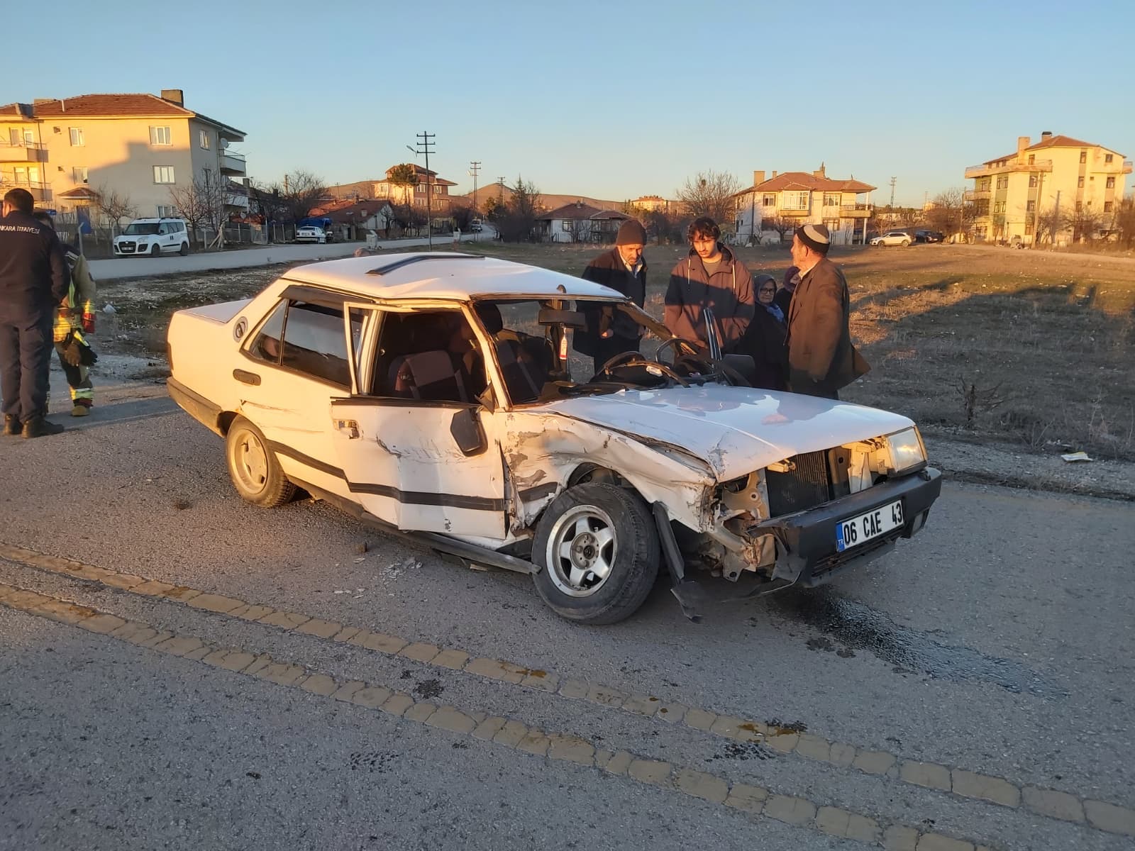 Ankara'da Kaza: Otomobil ve Minibüs Çarpıştı, 3 Yaralı