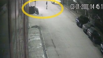 Çorum'da Lastikçi Dükkanına Kundaklama: Güvenlik Kameralarında Anbean Görüntülendi