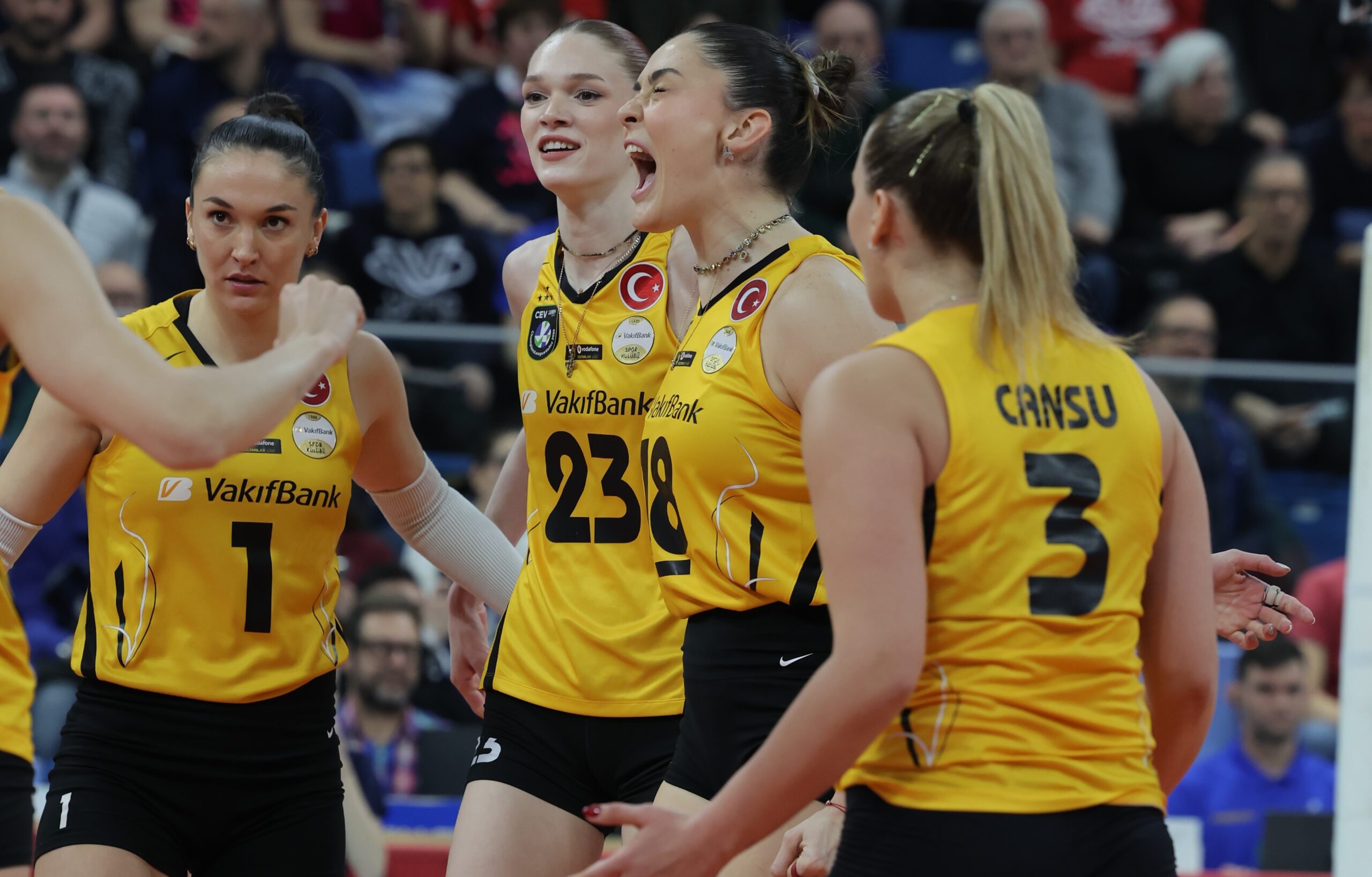 VakıfBank, Vero Volley Milano'yu Geriden Gelerek Yendi