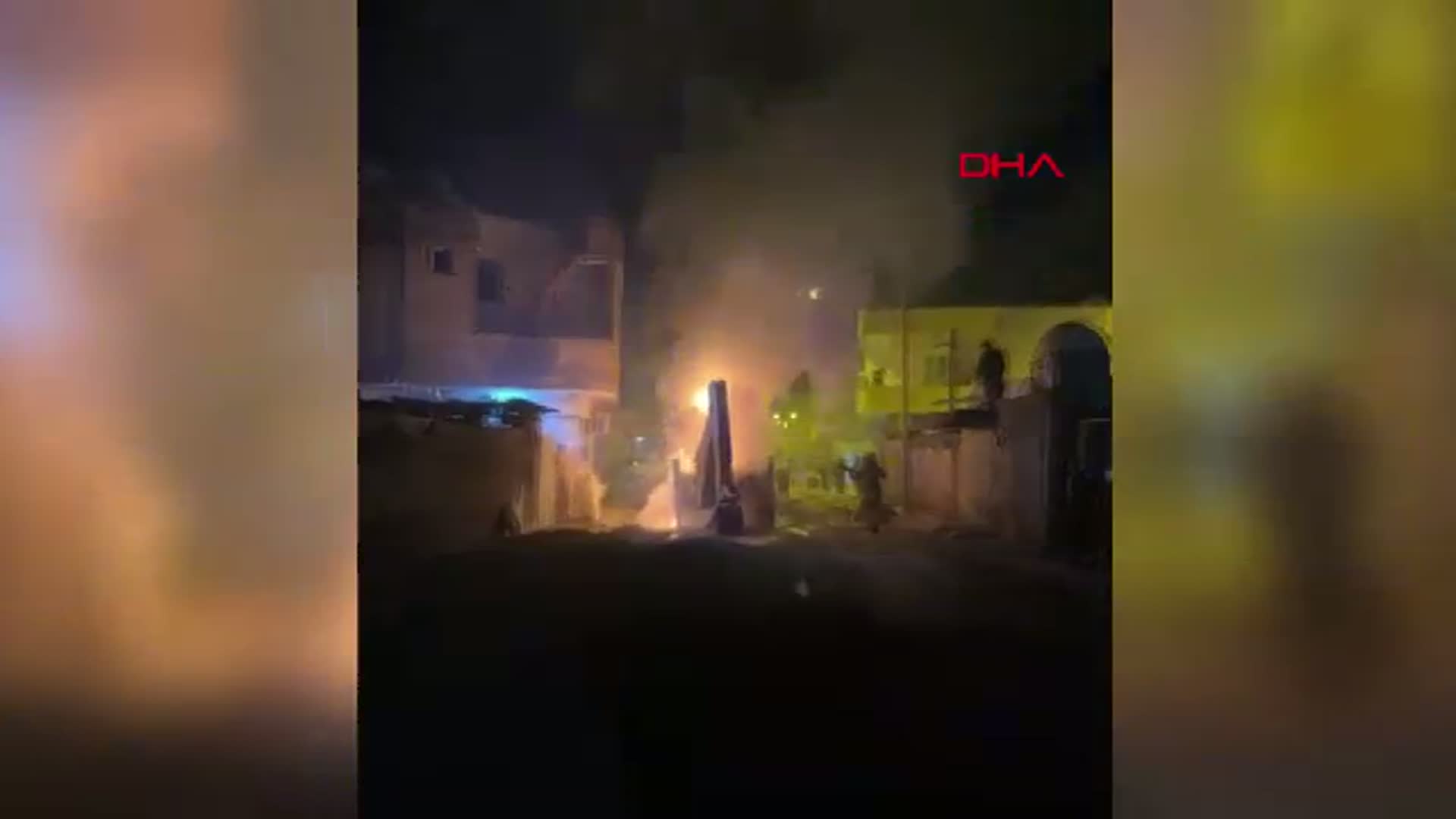 Mardin'de Park Halindeki İki İş Makinesi Yangınında Kül Oldu