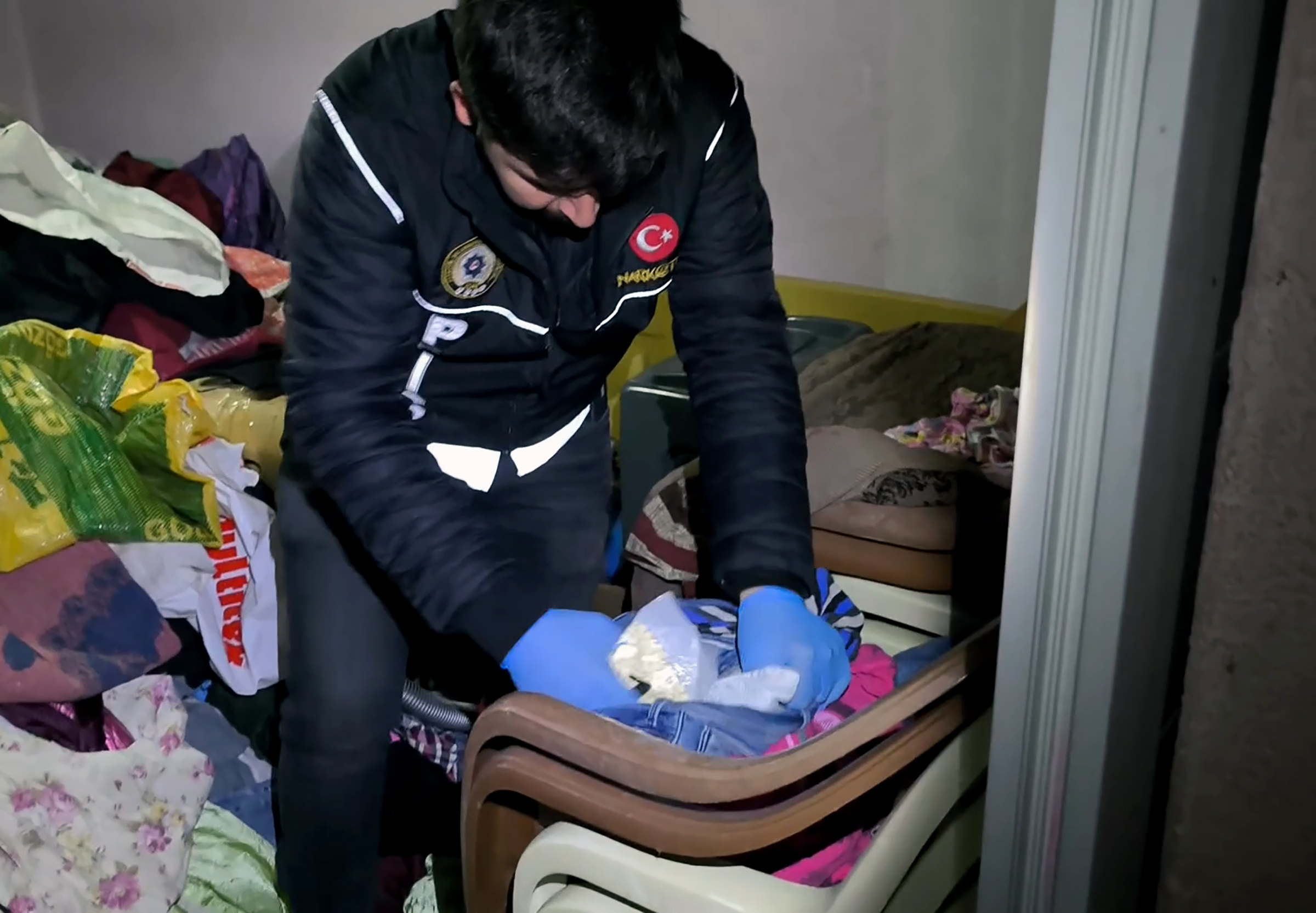 Adana'da Dev Uyuşturucu Operasyonu: 335 Bin Hap Ele Geçirildi