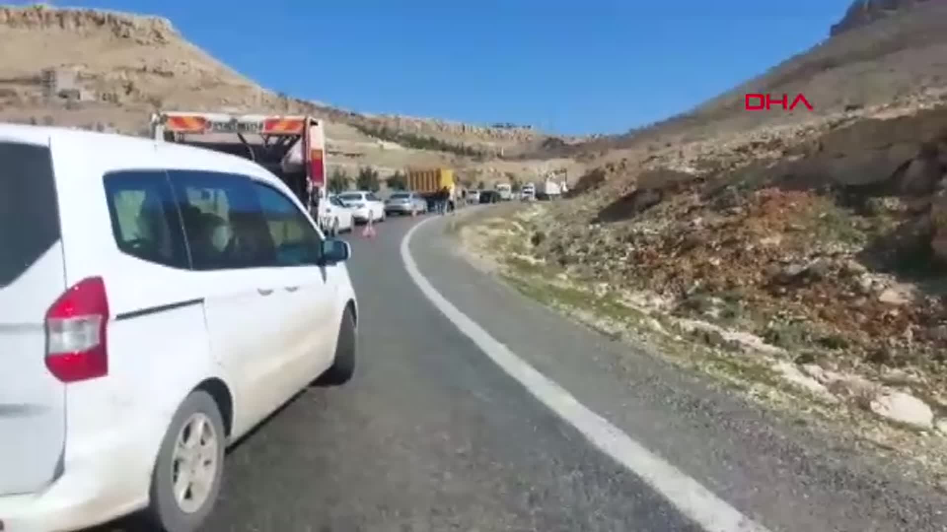 Mardin'de Zırhlı Polis Aracı Devrildi: 3 Polis Yaralandı