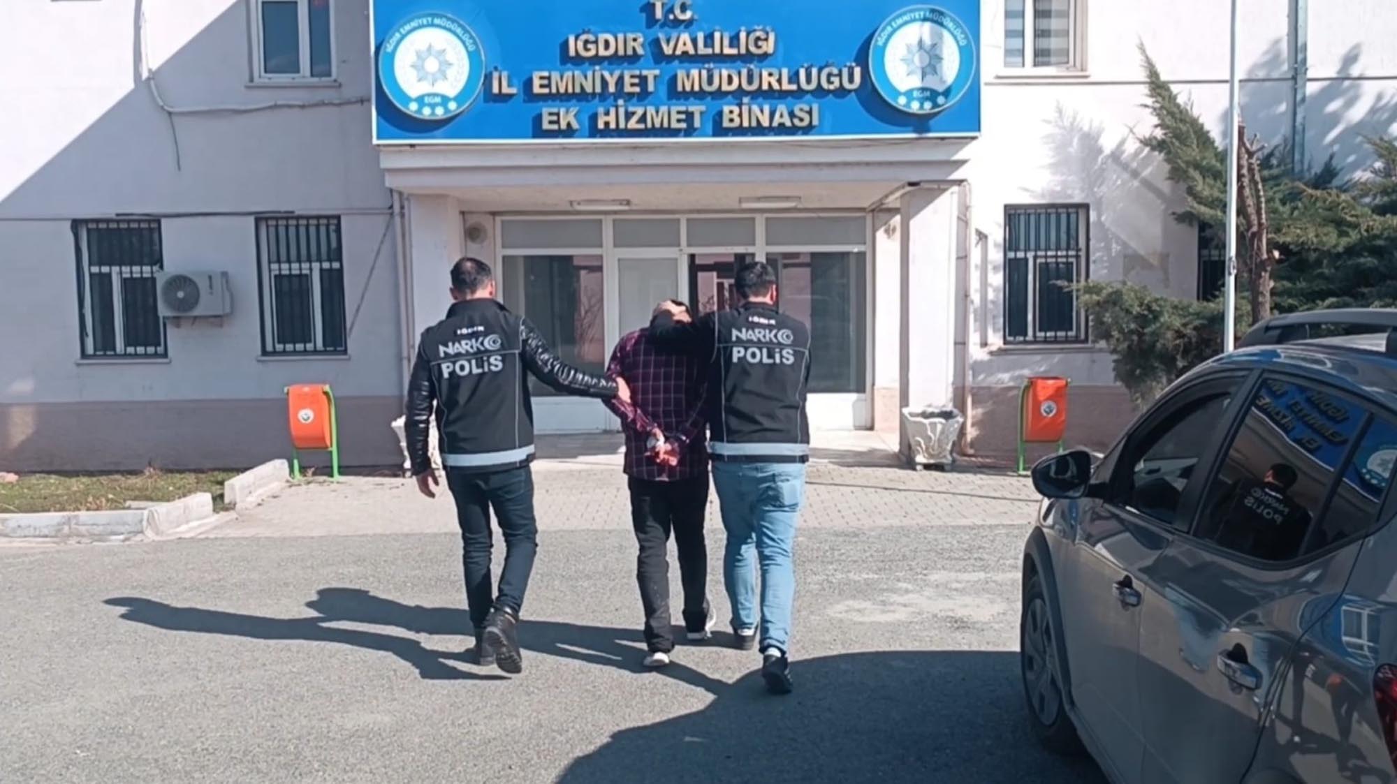 20 Yıl Hapis Ceza İle Aranan V.G., İran'dan Türkiye'ye Kaçak Geçerken Yakalandı