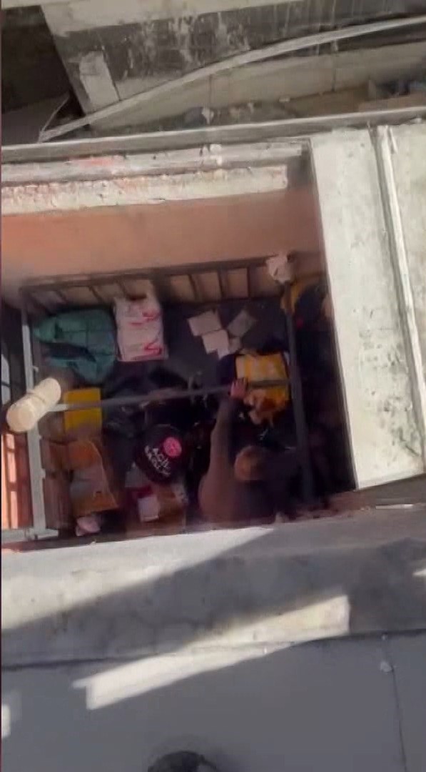 Güngören'de İşçi Yük Sepetinin Düşmesi Sonucu Yaralandı