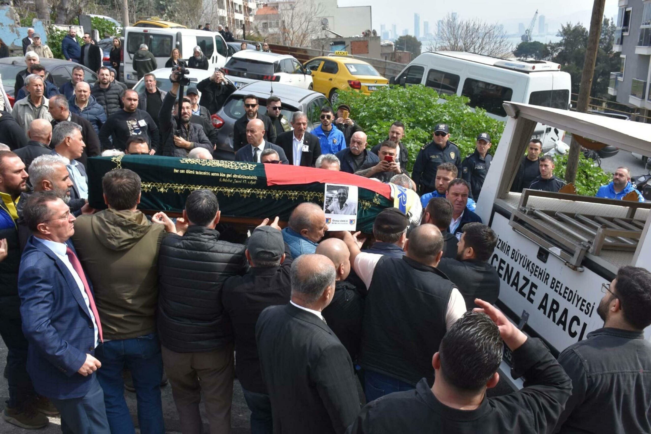 İzmir'de Taksici Cinayetine Konvoylu Protesto
