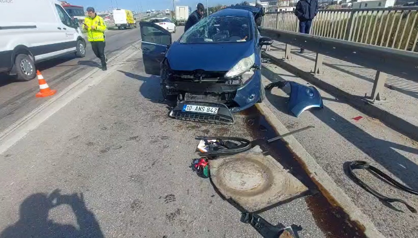 Bandırma'da Korkunç Kaza: Su Tankeri ile Çarpışan Otomobilin Sürücüsü Ağır Yaralandı
