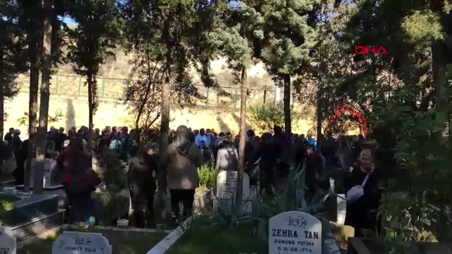Mersin'de Boşanma Sürecindeki Kadın Cinayeti: Songül Aktekin Son Yolculuğuna Uğurlandı