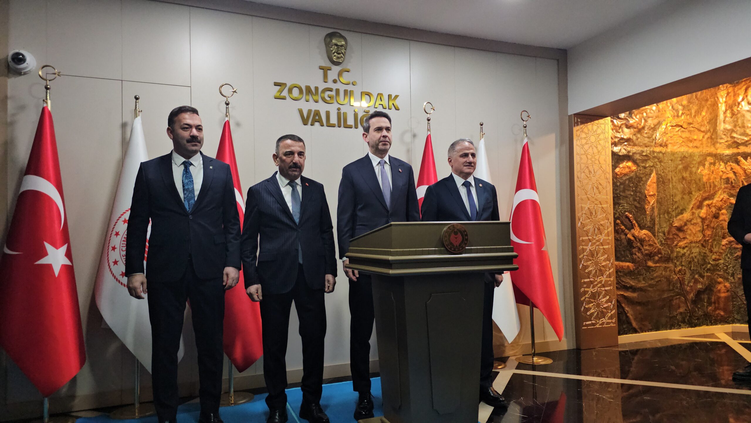 Bakan Bayraktar'dan Enerji Açıklaması: Arz Sorunu Öngörmüyoruz