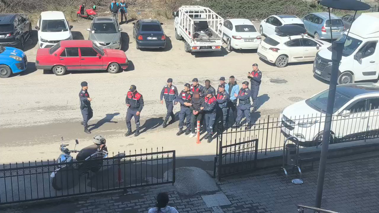Maaşlarını Alamayan İnşaat İşçileri, Ofisten Eşya Çaldı