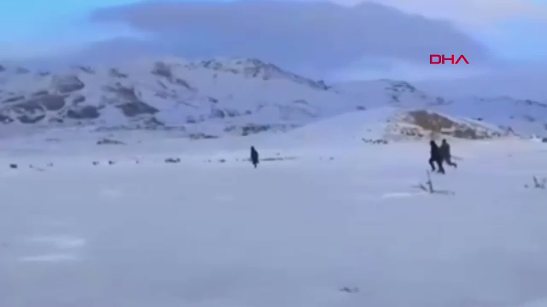 Karla Kaplı Araziyle Kaçmaya Çalışan Firari Hükümlü, Jandarma Tarafından Yakalandı