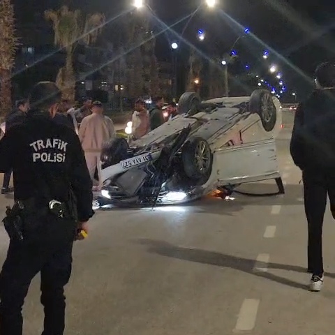 İskenderun'da Motosiklet Kazası: Takla Atan Otomobilde 2 Yaralı