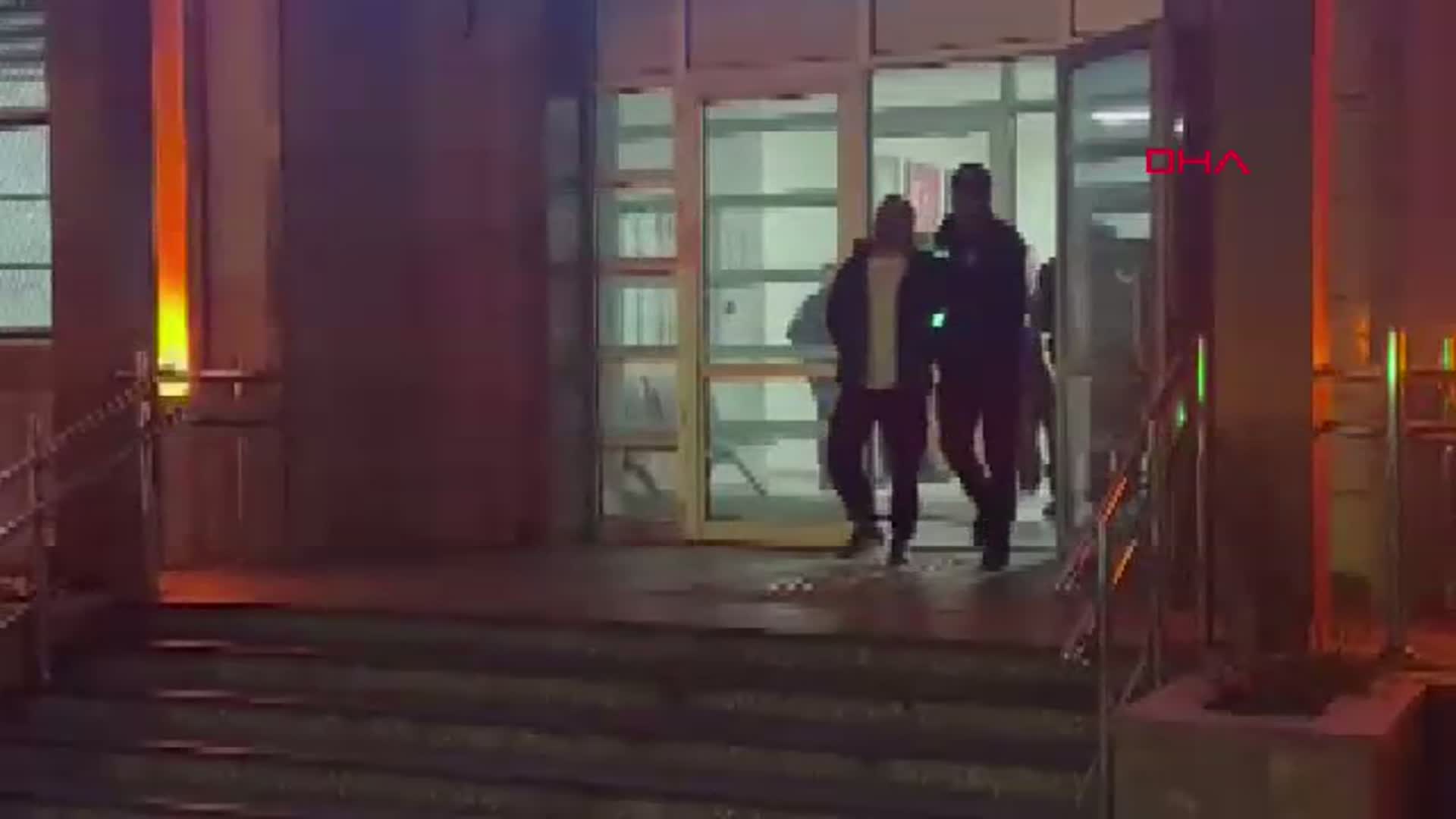 Adana'da Firari Hükümlü Baba ve İki Oğlu Yangın Merdiveninde Yakalandı