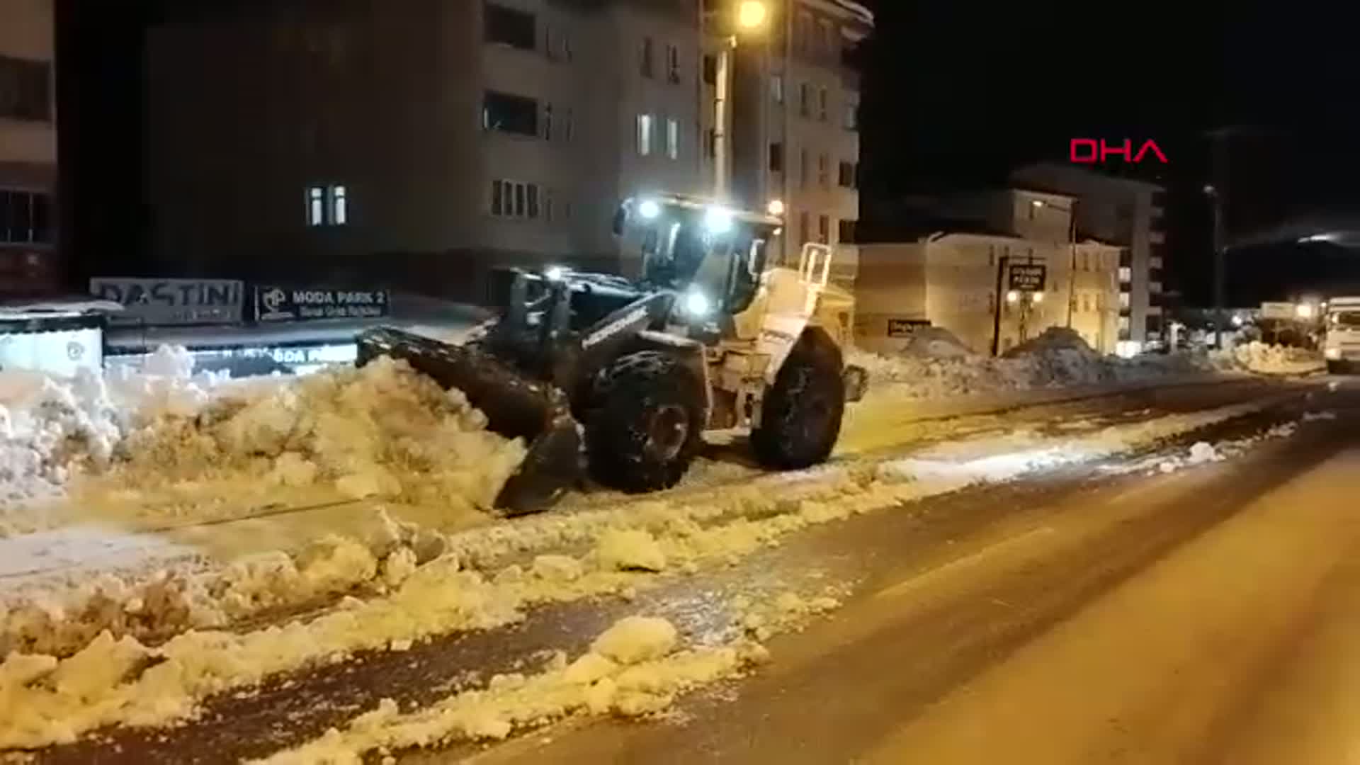 Bitlis'te Karla Mücadele: Yol Genişletme ve Kar Temizleme Çalışmaları Başladı