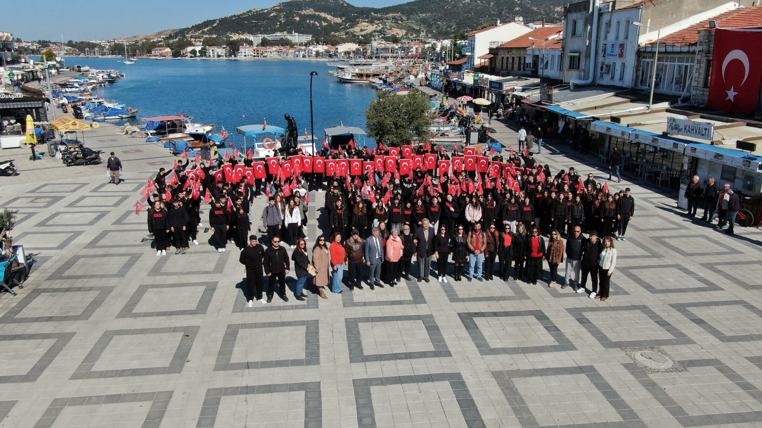 Foça'da İstiklal Marşı Coşkuyla Okundu