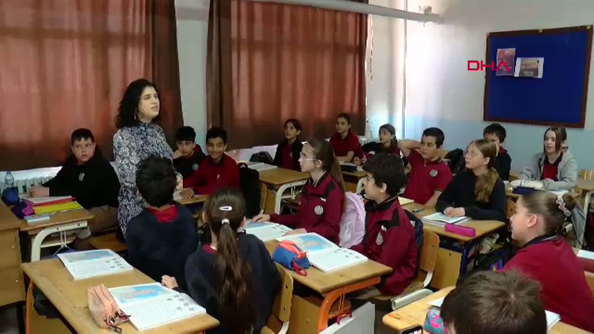 Görme Engelli Öğretmenden Örnek Proje: Dünya Parmakların Ucunda