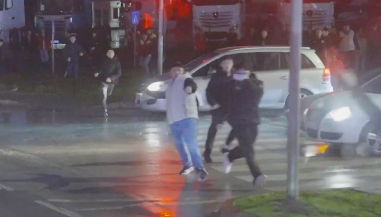 Trabzonspor’un Takım Otobüsüne Taşlı Saldırı: 3 Polis Görevden Uzaklaştırıldı