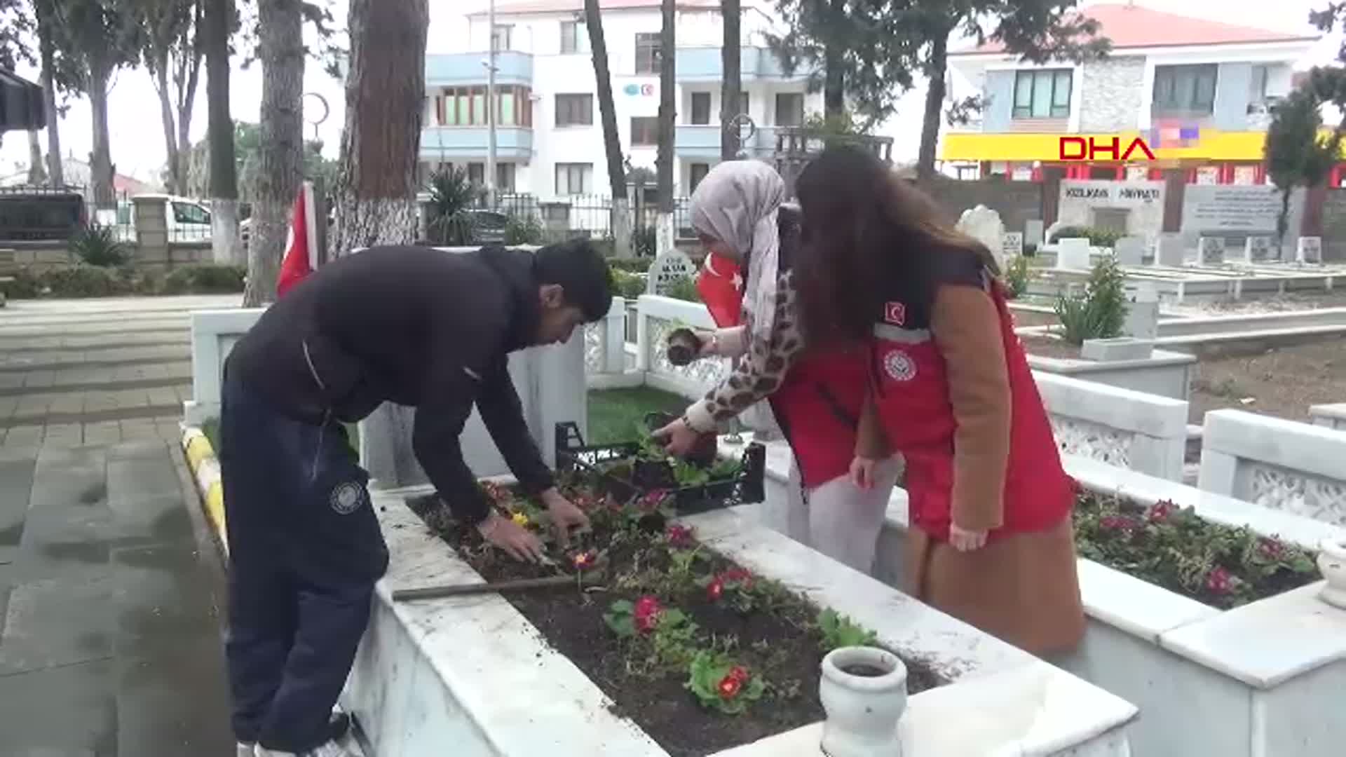 Ramazan Bayramı Öncesi Yalova'daki Şehitliklere Özel Bakım Çalışması
