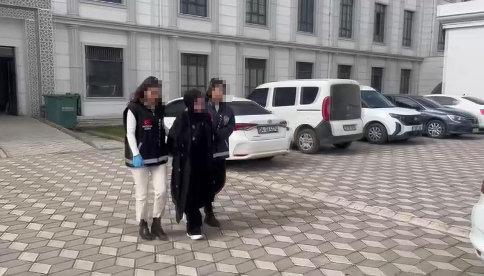 Duruşma Çıkışında Cinsel Saldırı Şüphelisini Öldüren Kadın Tutuklandı
