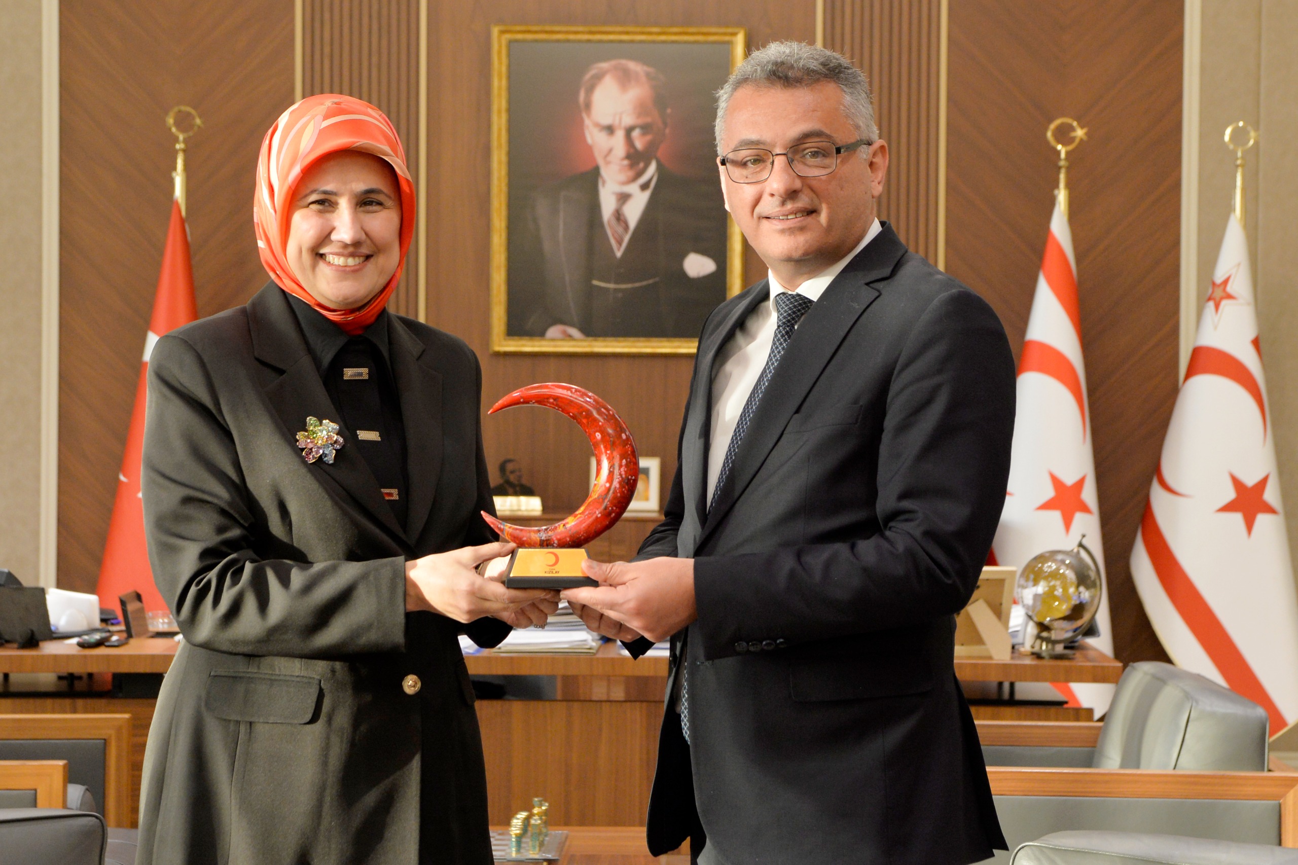 KKTC Cumhurbaşkanı Tufan Erhürman, Kızılay Genel Başkanı Fatma Meriç'i Ağırladı