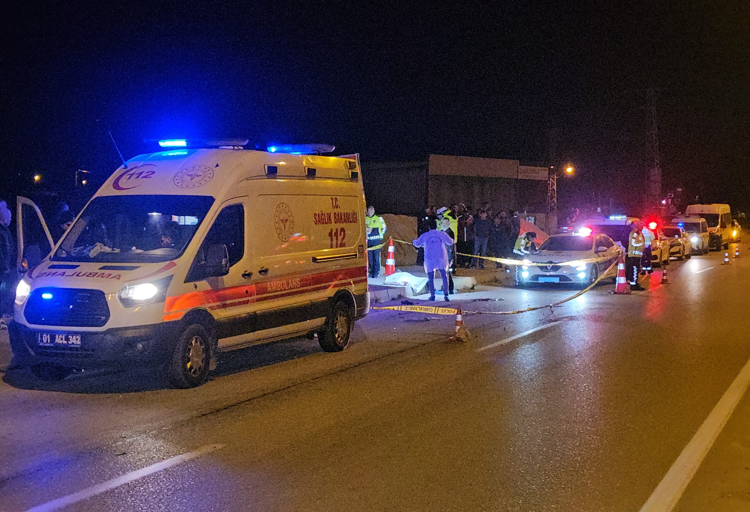Adana'da Motosikletin Otobüsle Çarpışması: Genç Sürücü Hayatını Kaybetti