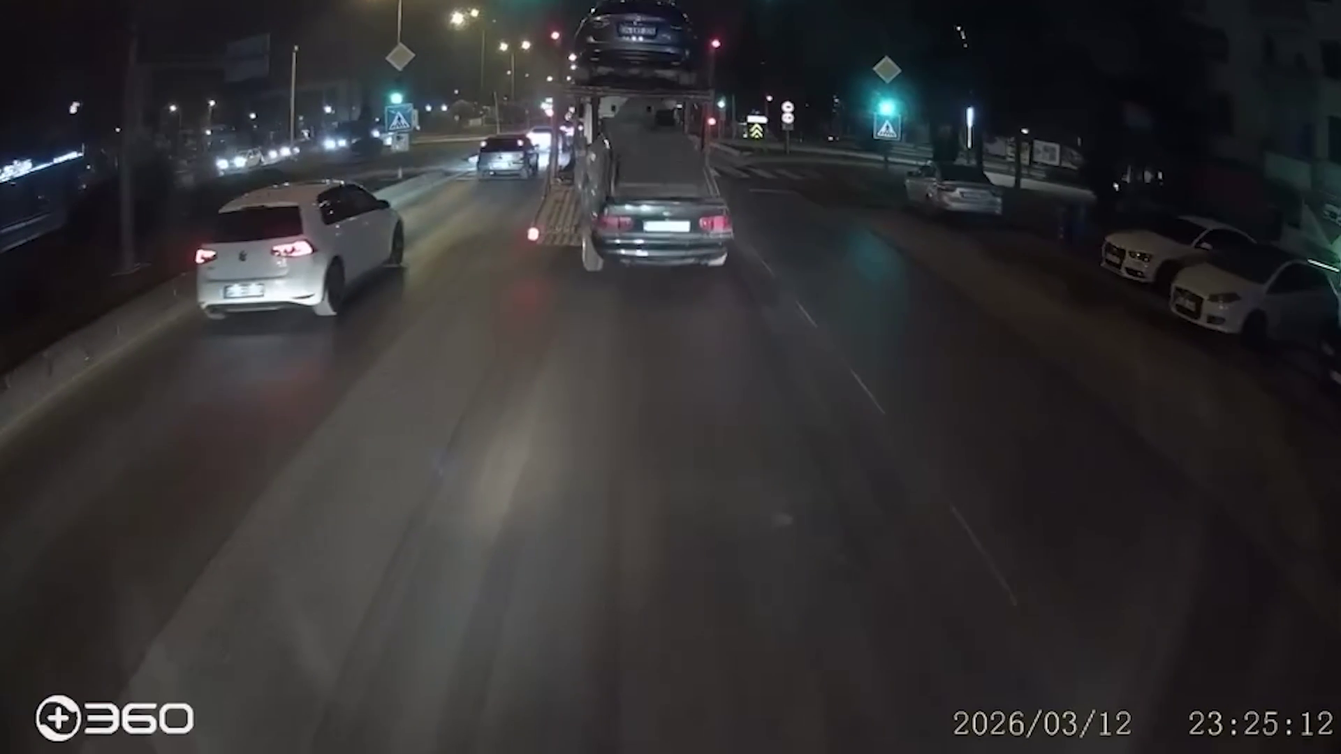 Bolu'da Oto Kurtarıcıdan Düşen Araç Kamerada
