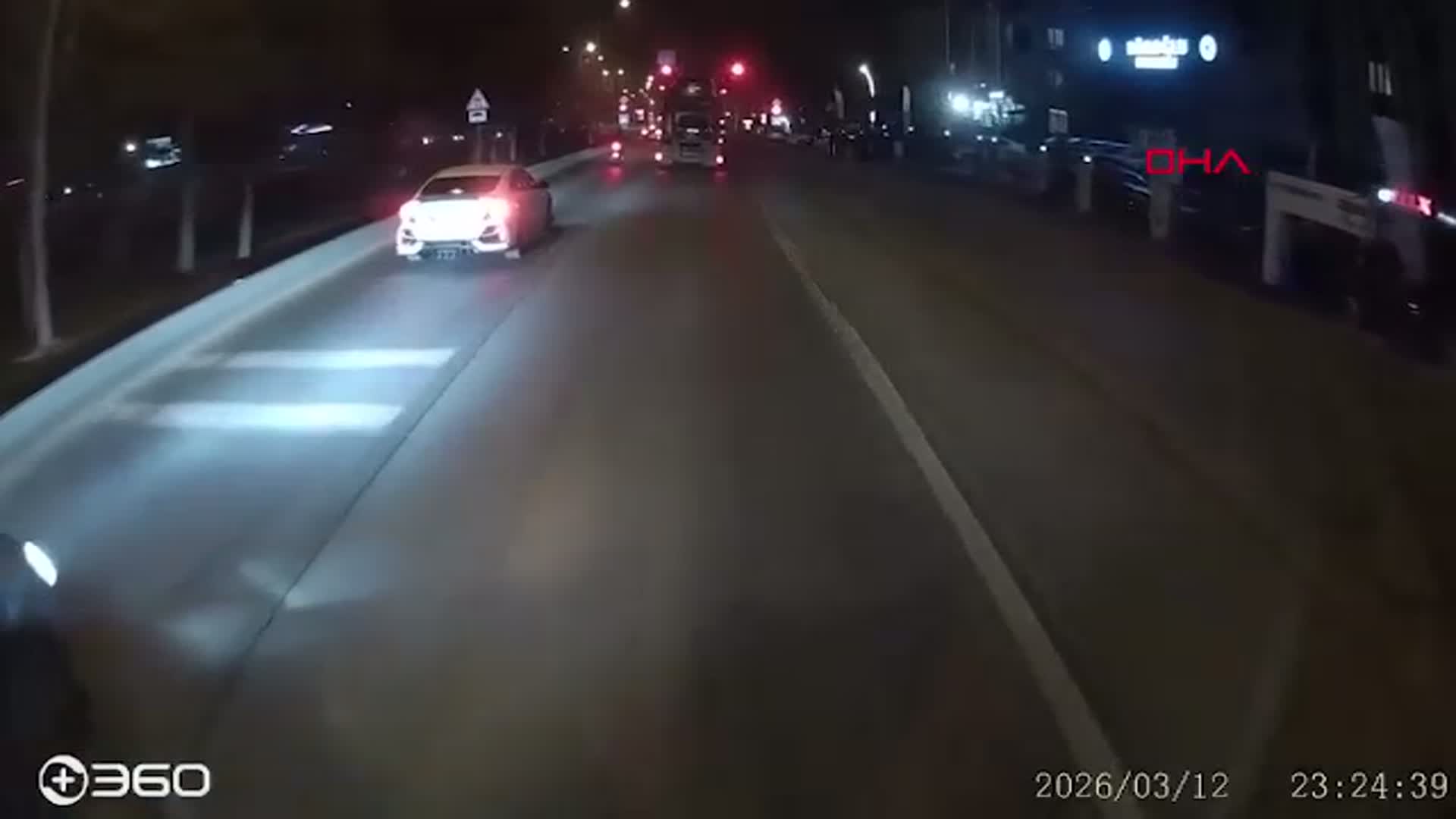 Bolu'da Oto Kurtarıcıdan Düşen Araç Kazası Kamerada