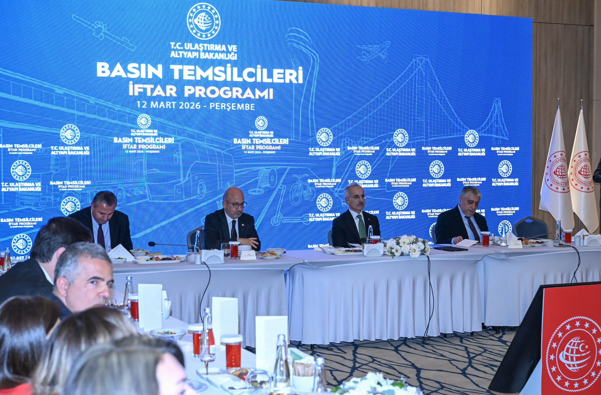 Bakan Uraloğlu: Hürmüz Boğazı'nda 14 Türk Sahipli Gemi Bekliyor
