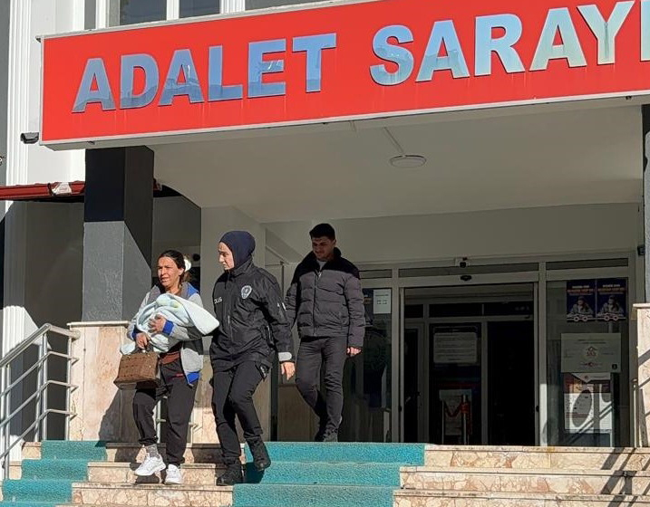 Anne, Bebeğinin Bezinde Uyuşturucu Gizlediği Gerekçesiyle Tutuklandı