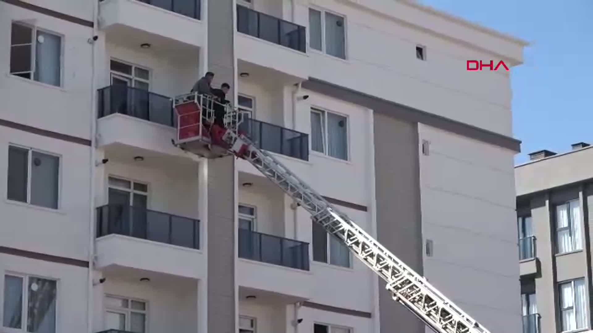 Aksaray'da Apartmanda Yangın: 10 Kişi Dumandan Etkilendi