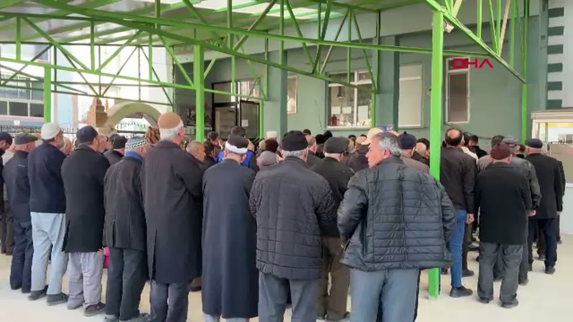 Eskişehir'de Babası Tarafından Öldürülen Zehra Üzüm Toprağa Verildi