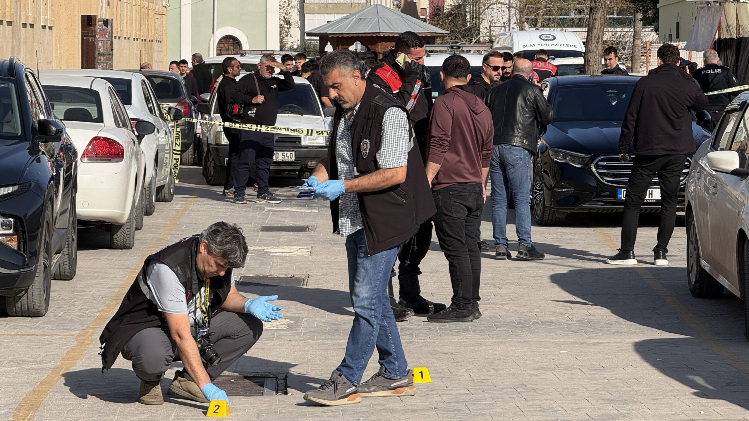 Antalya'da Silahlı Saldırı: Baharatçı Süleyman Kayhan Bacaklarından Yaralandı