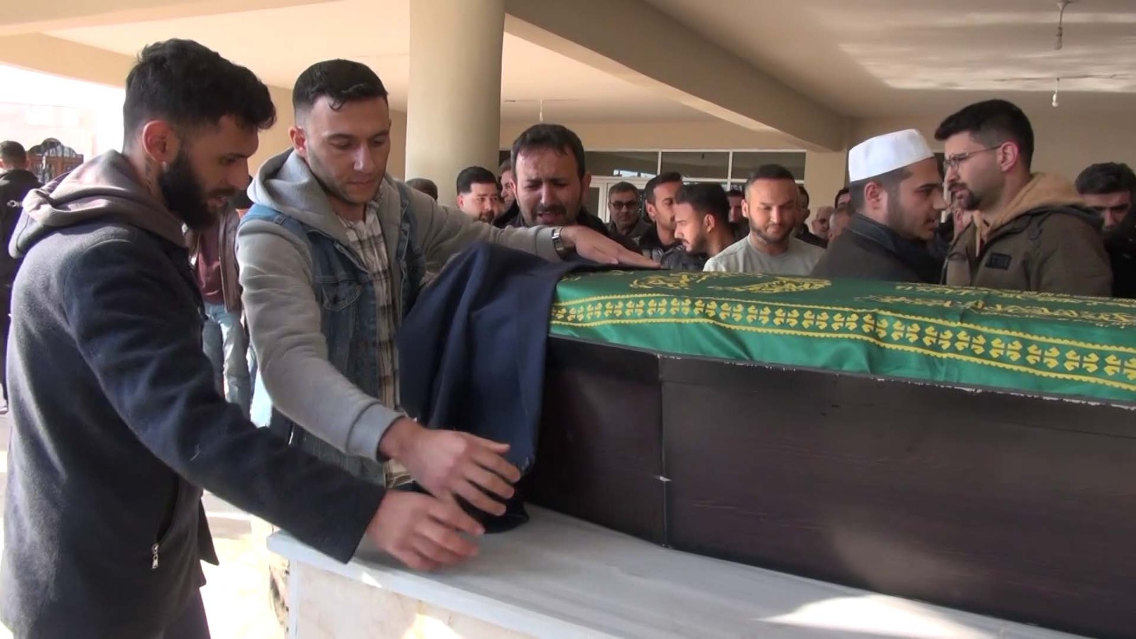 İsrail Füzesinin Kurbanı: TIR Şoförü Hüseyin Fırat'ın Cenazesi Toprağa Verildi