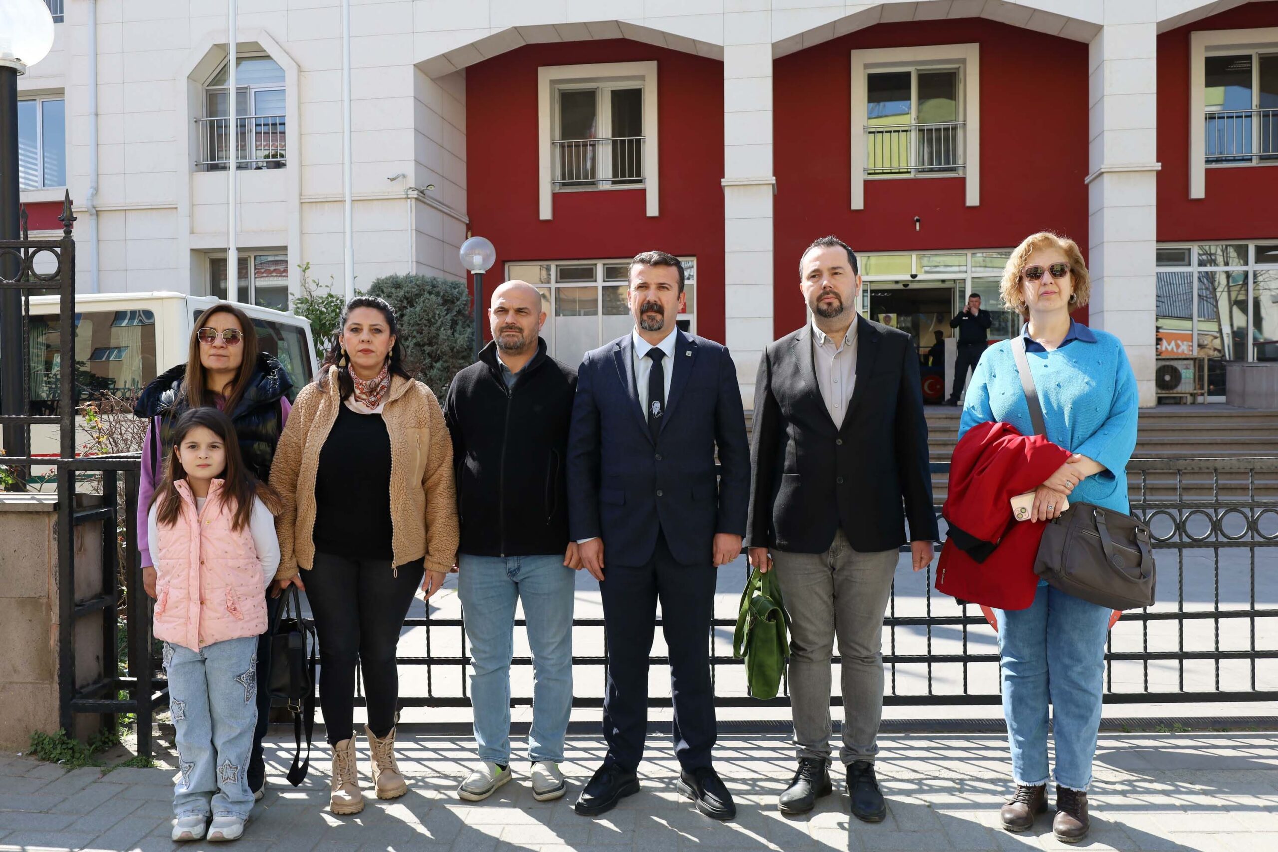 Manisa'da Atatürk'e Hakaret İddiasıyla Öğretmen Gözaltına Alındı