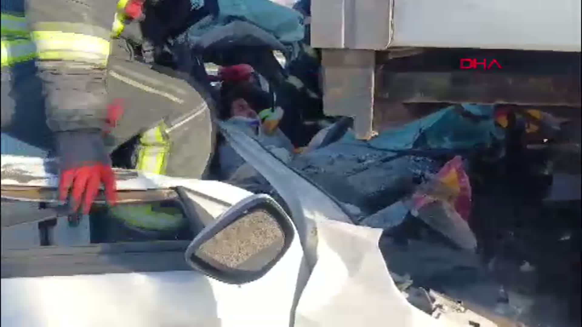 Çorum'da Otomobil TIR'a Arkadan Çarptı: 1 Yaralı