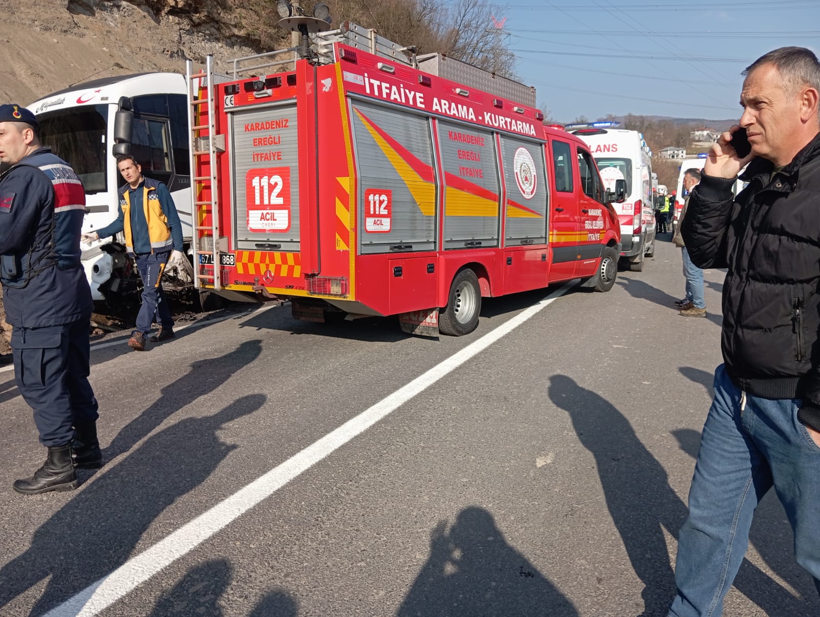 Zonguldak'ta İşçi Servisi ile Otomobil Çarpıştı: 13 Yaralı