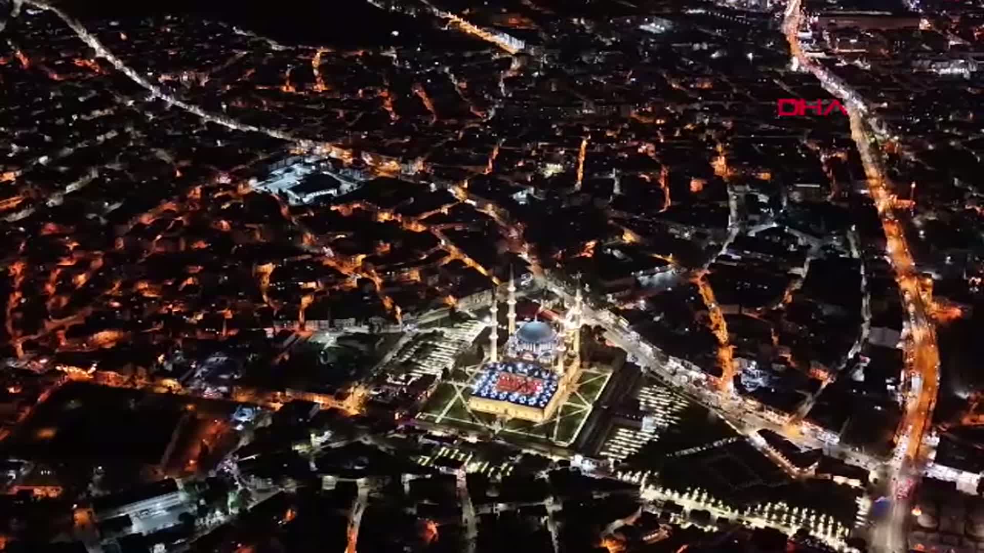 Edirne'de Selimiye Cami Avlusunda Ramazan İftarı
