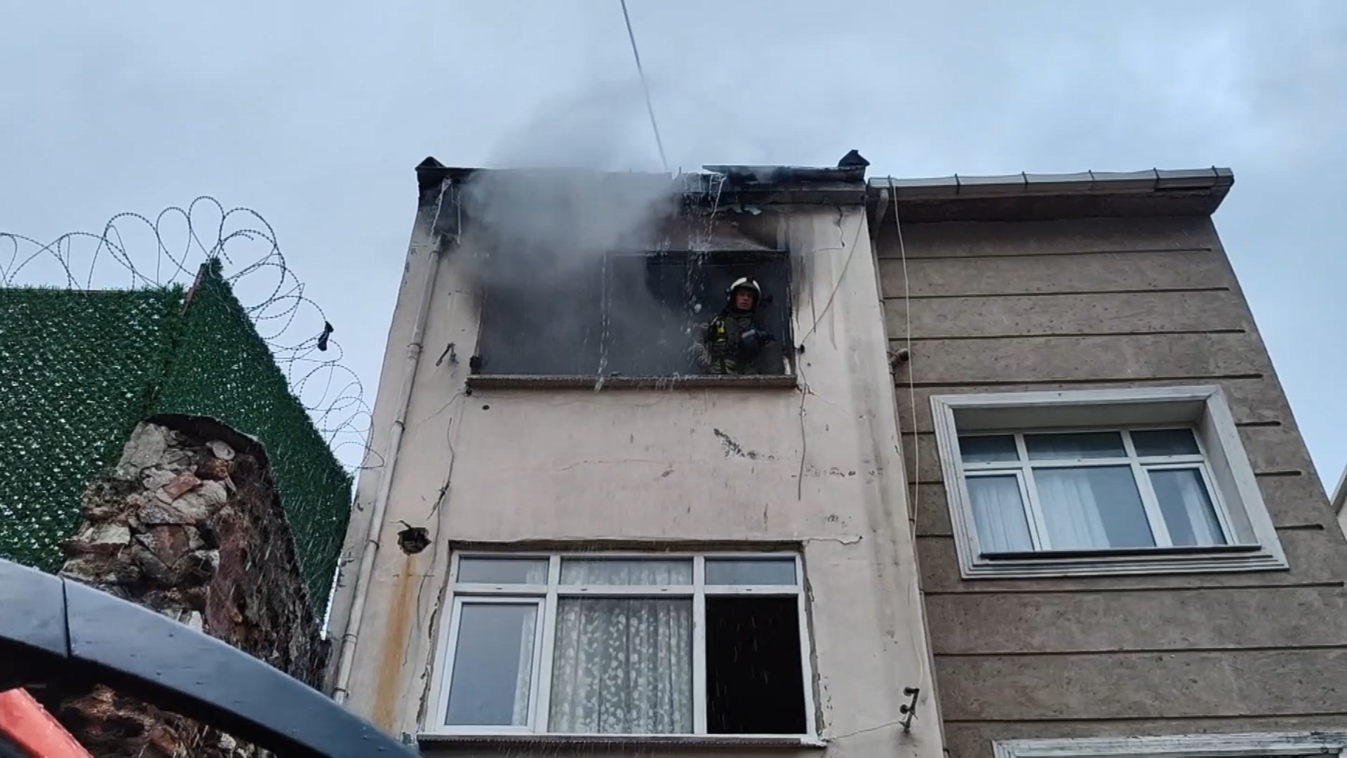 Fatih'te Yangın Paniği: İtfaiye Ekipleri Müdahalede Bulundu