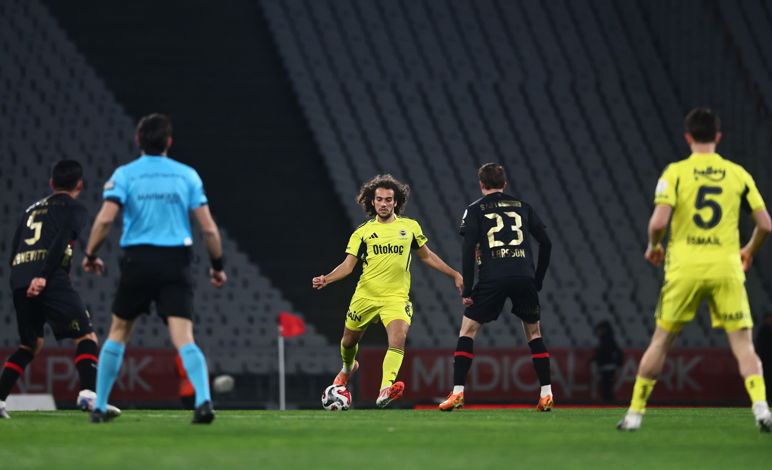 Fenerbahçe'nin Namağlup Serisi Son Buldu: Şampiyonluk Yarışında Darbe Aldı